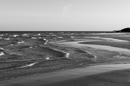 Frinton Waves is seascape photograph by Dean Middleton