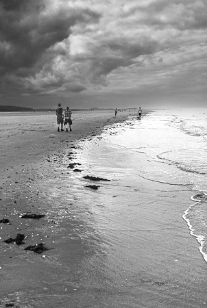 Hand in Hand is a seascape photograph by Dean Middleton